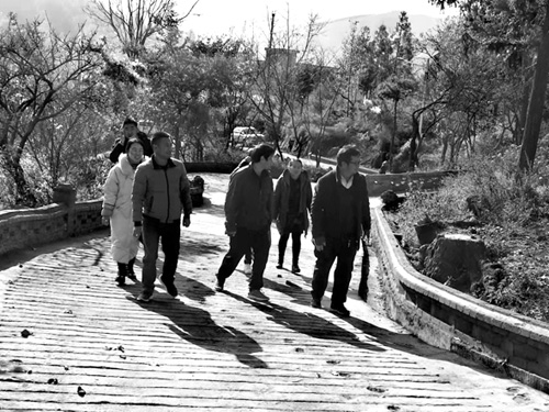 1638239986969592.jpg 宣威市医保局到帮扶村调研乡村振兴工作.jpg