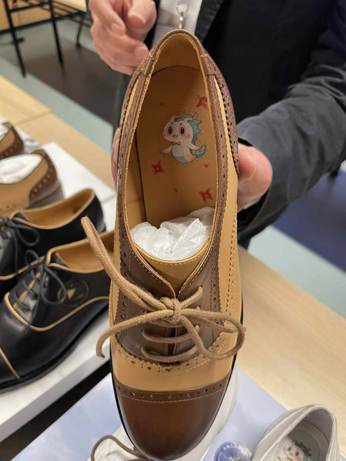 1639933707248119.jpg 鞋2.jpg